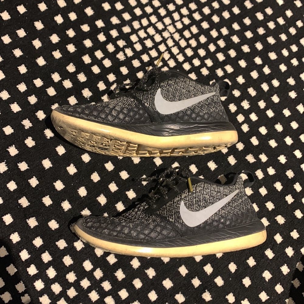 Nike walking/everyday sneakers - Picture 3 of 5